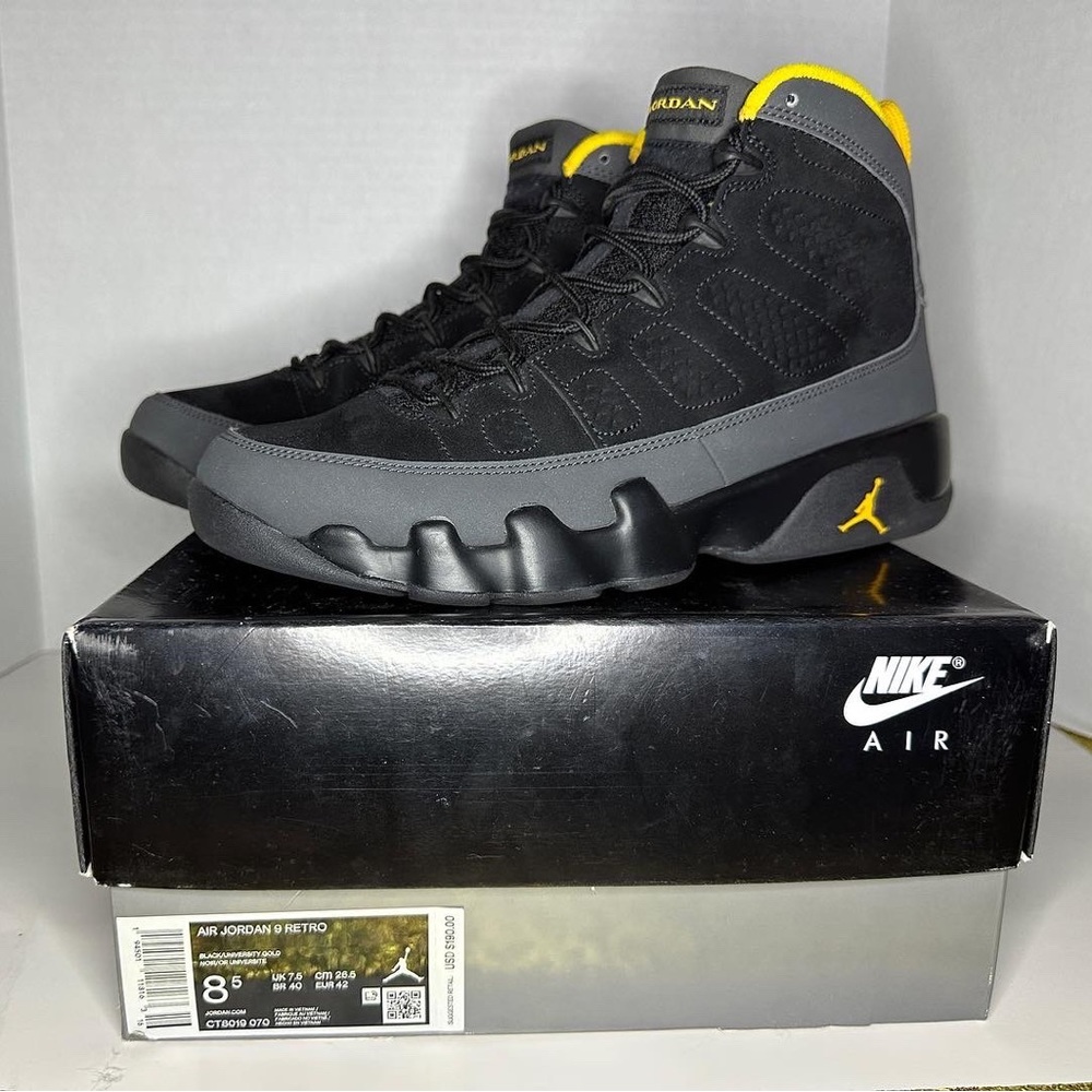 Jordan 9 Retro Dark Charcoal University Gold Size 8.5M Pre-loved